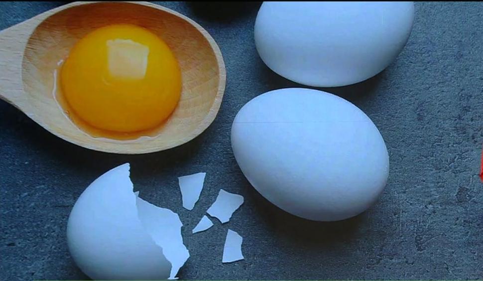 Cum apar ouăle cu două gălbenuşuri şi cât sunt de sănătoase 828054
