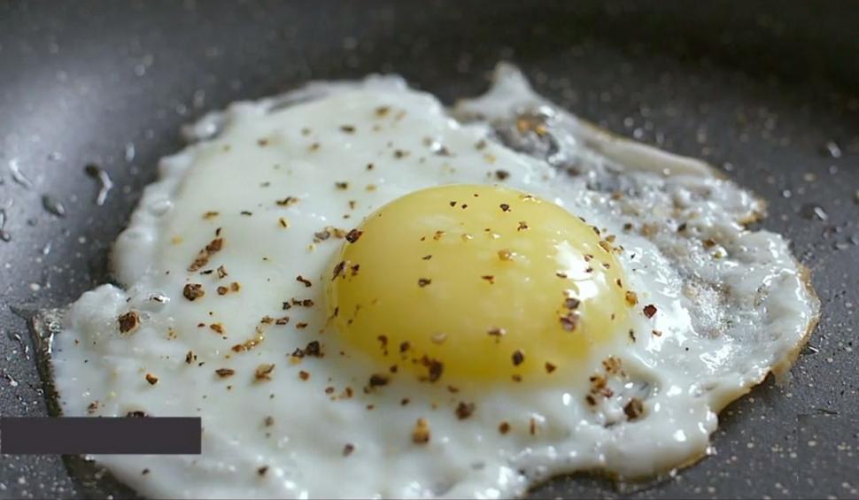 Cum apar ouăle cu două gălbenuşuri şi cât sunt de sănătoase 828055