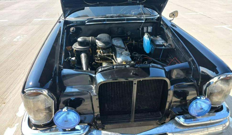 O maşină care a fost a lui Nicolae Ceauşescu a ajuns la RAR, pentru inspecția tehnică periodică 828007