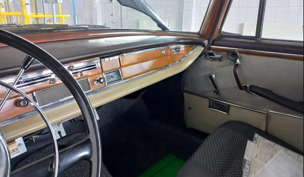 O maşină care a fost a lui Nicolae Ceauşescu a ajuns la RAR, pentru inspecția tehnică periodică 828011