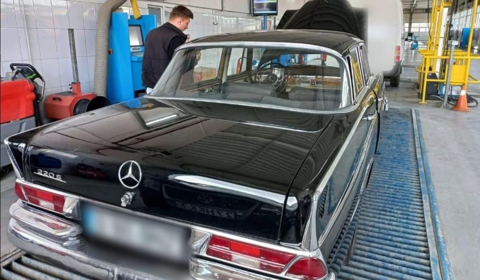 O maşină care a fost a lui Nicolae Ceauşescu a ajuns la RAR, pentru inspecția tehnică periodică 828032