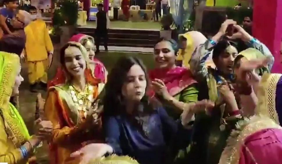 "Ideea e să dăm jos barierele": Ambasadoarea României în India, după dansul său de senzație viral pe internet 828341