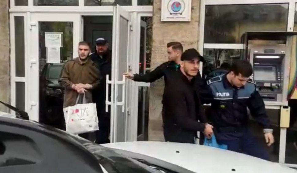 Percheziţii la membri ai clanului Ştoacă din Bucureşti, după ce au intrat în casă peste un bărbat, l-au bătut şi i-au furat banii