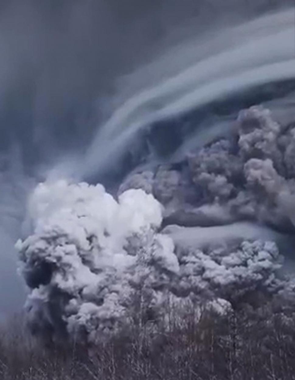 Ce a dezvăluit erupția vulcanului Șiveluci din Rusia, urmată de un cutremur de anvergură 828518