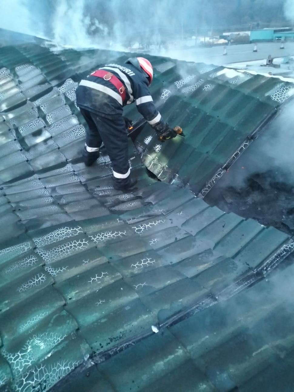 Incendiu devastator în Câmpeni, Alba. Brutărie, magazin și două garaje, distruse 828439