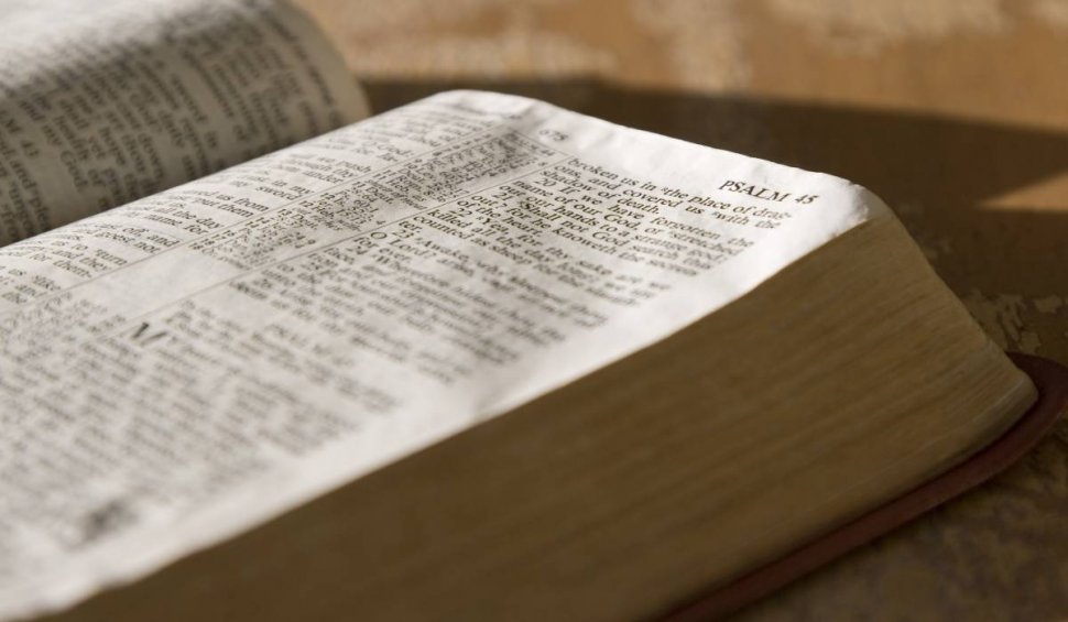 Capitolul secret din Biblie, descoperit după 1500 de ani. A fost găsit cu lumini ultraviolete