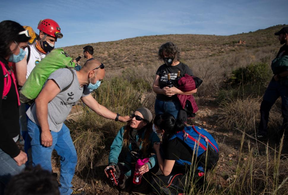 Lecţii de viaţă de la o sportivă care a trăit 500 de zile la 70 de metri adâncime, într-o peșteră din Spania: "Rămâi conștient de sentimentele tale"  828734