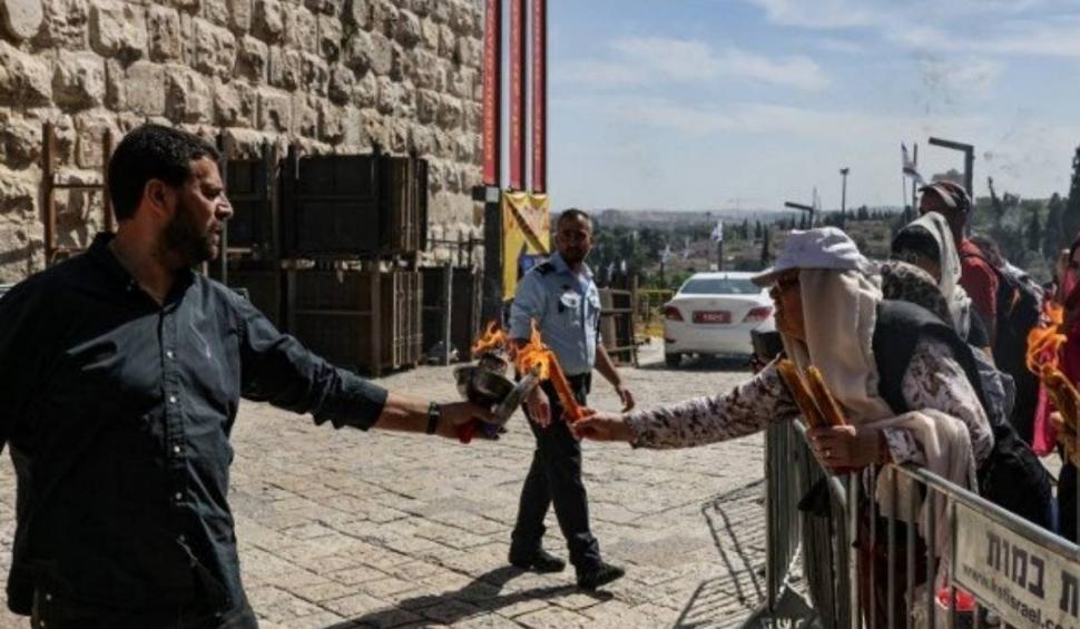 Imaginile momentului: Lumina Sfântă s-a aprins la Ierusalim 828855