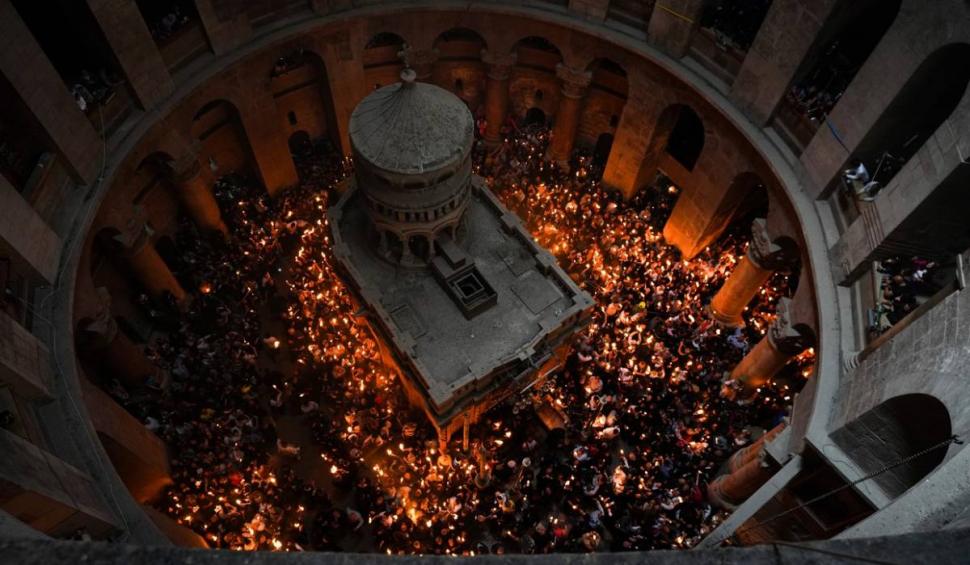 Imaginile momentului: Lumina Sfântă s-a aprins la Ierusalim 828857