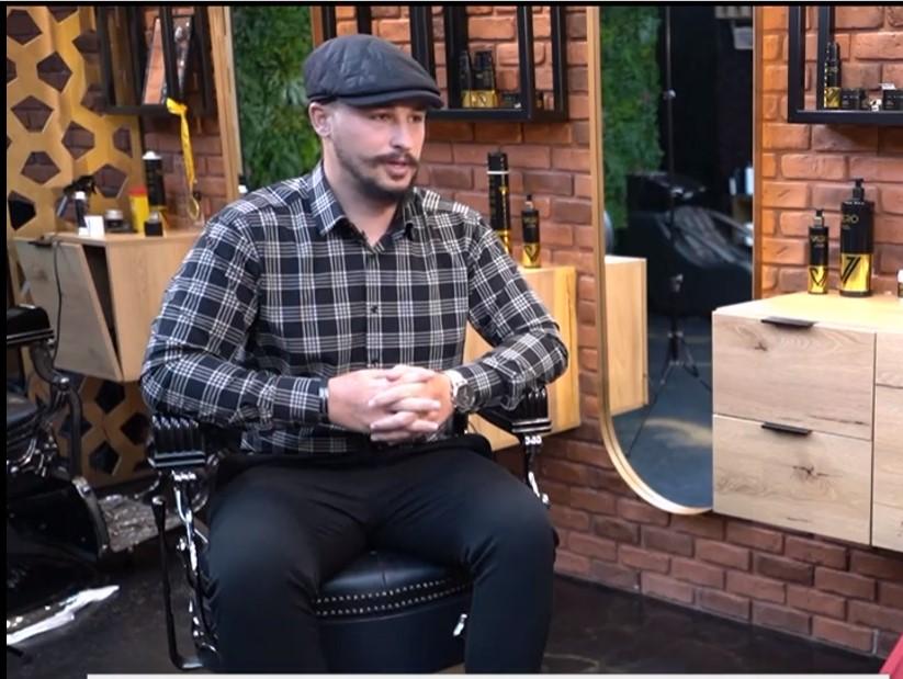 El este Virgil, frizerul care schimbă gratis înfăţişarea oamenilor străzii: "Așa ne-a învățat și D-zeu, să nu ai așteptări, ajuți și mergi mai departe" 828986