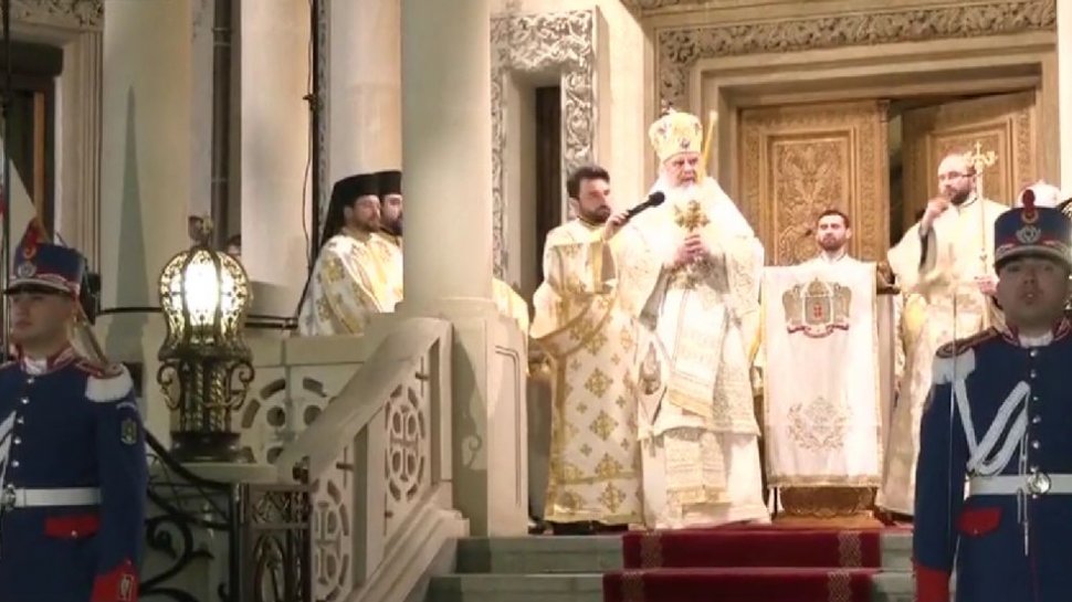 Hristos a înviat! Românii au primit Lumina Sfântă atât în București cât și în țară