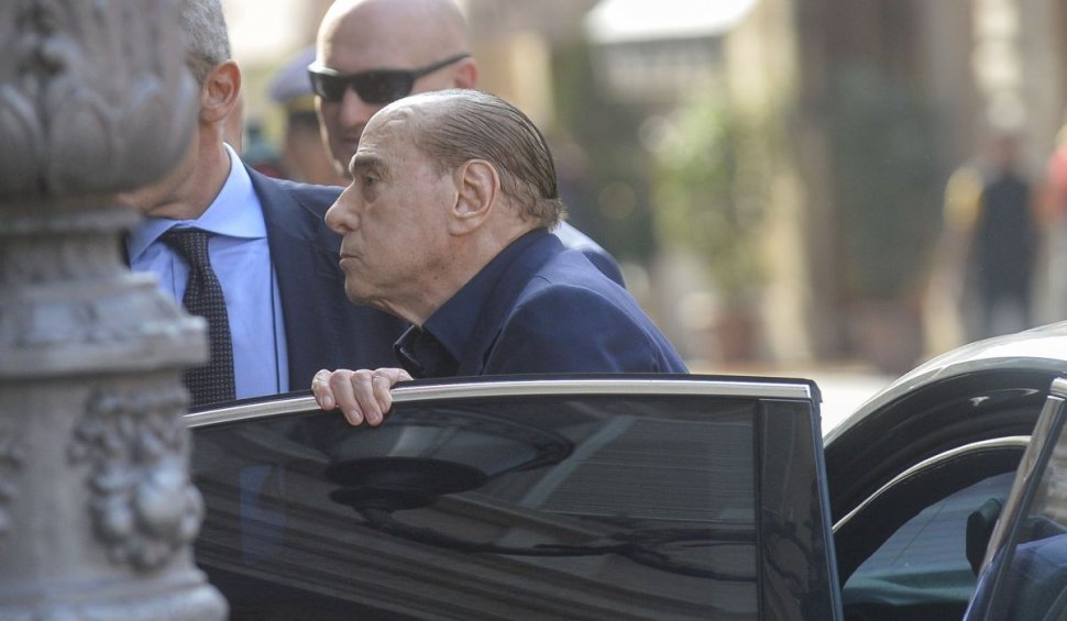 Silvio Berlusconi ar fi ieșit de la terapie intensivă, dar rămâne internat într-un spital din Milano