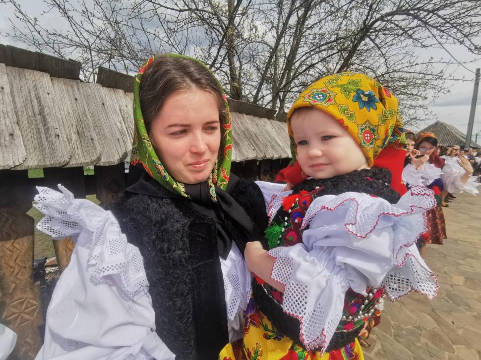 ”A doua Înviere” sau ”Învierea Mică”, în prima zi de Paști. Ce reprezintă Vecernia din Duminica Paștelui | Imagini cu turiştii din Maramureş 828963