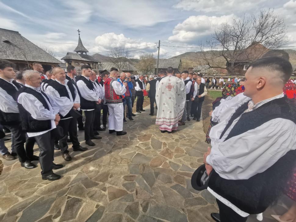 ”A doua Înviere” sau ”Învierea Mică”, în prima zi de Paști. Ce reprezintă Vecernia din Duminica Paștelui | Imagini cu turiştii din Maramureş 828964