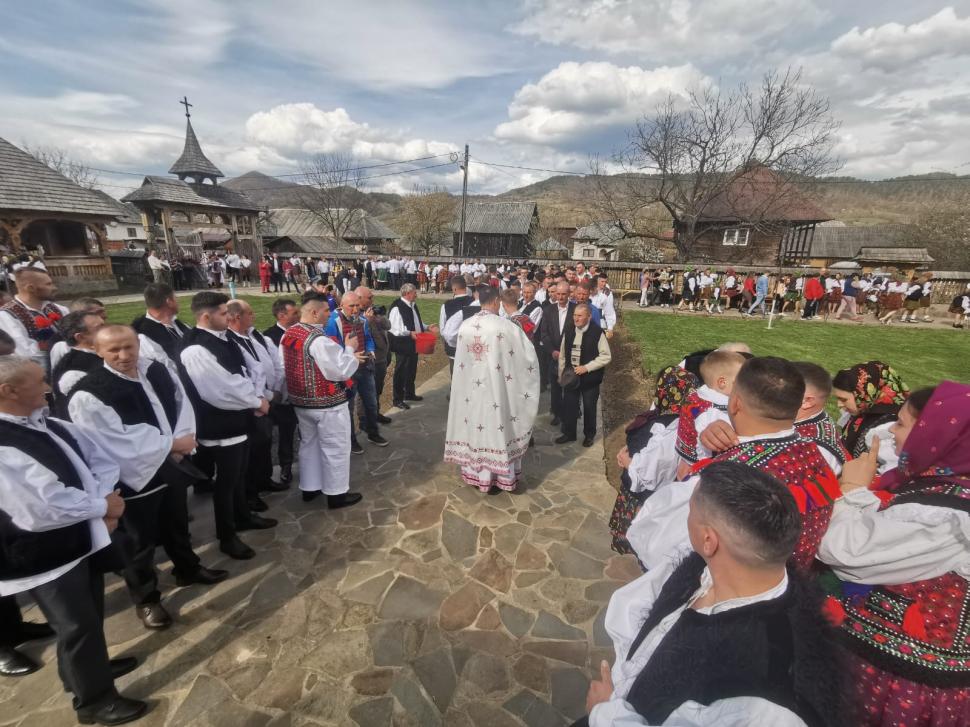 ”A doua Înviere” sau ”Învierea Mică”, în prima zi de Paști. Ce reprezintă Vecernia din Duminica Paștelui | Imagini cu turiştii din Maramureş 828965