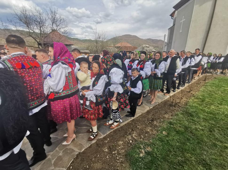 ”A doua Înviere” sau ”Învierea Mică”, în prima zi de Paști. Ce reprezintă Vecernia din Duminica Paștelui | Imagini cu turiştii din Maramureş 828966