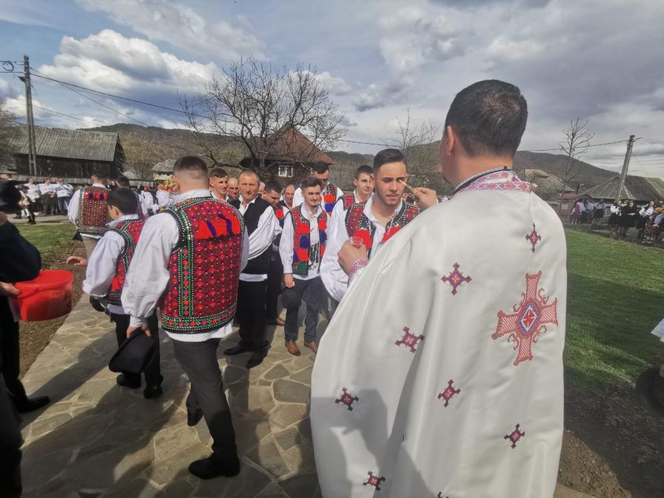 ”A doua Înviere” sau ”Învierea Mică”, în prima zi de Paști. Ce reprezintă Vecernia din Duminica Paștelui | Imagini cu turiştii din Maramureş 828967