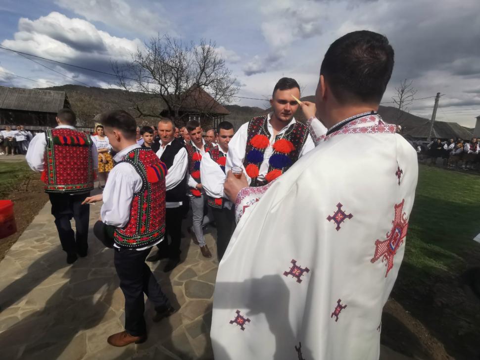 ”A doua Înviere” sau ”Învierea Mică”, în prima zi de Paști. Ce reprezintă Vecernia din Duminica Paștelui | Imagini cu turiştii din Maramureş 828968