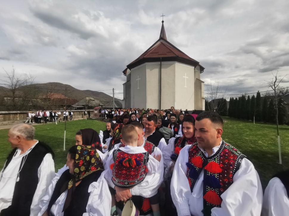 ”A doua Înviere” sau ”Învierea Mică”, în prima zi de Paști. Ce reprezintă Vecernia din Duminica Paștelui | Imagini cu turiştii din Maramureş 828969