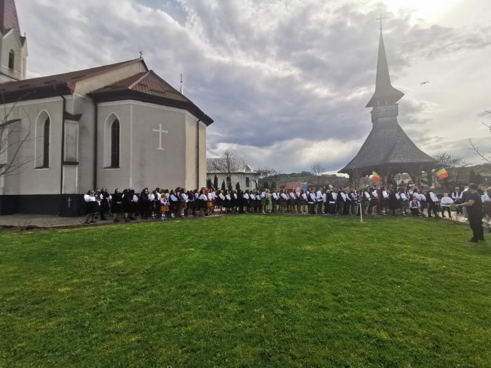 ”A doua Înviere” sau ”Învierea Mică”, în prima zi de Paști. Ce reprezintă Vecernia din Duminica Paștelui | Imagini cu turiştii din Maramureş 828970