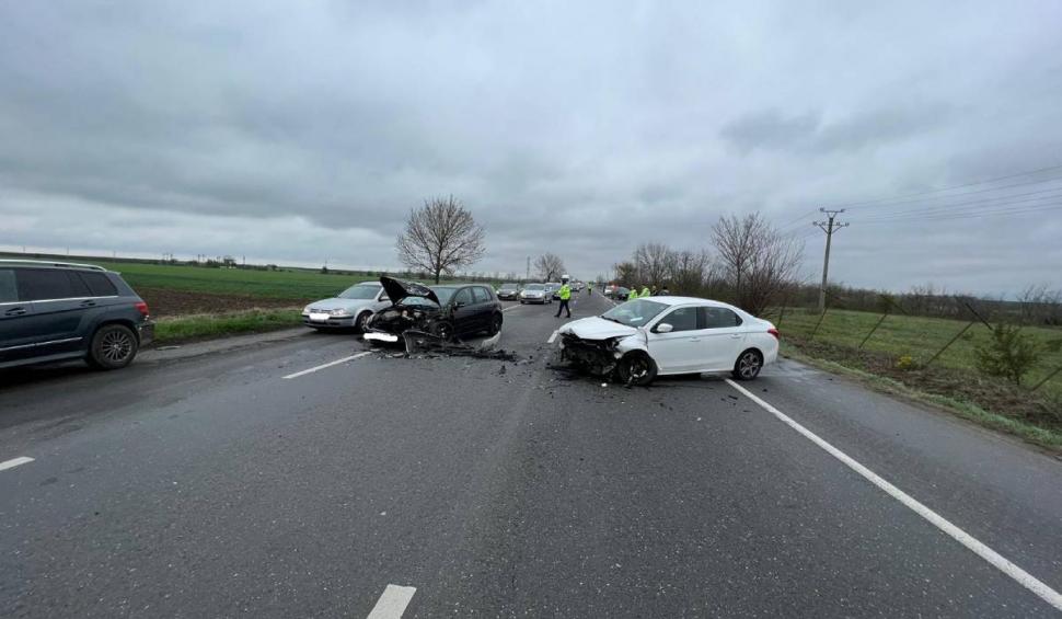 Accident cu trei mașini pe E85, în Buzău! Traficul este dirijat în zonă 829063