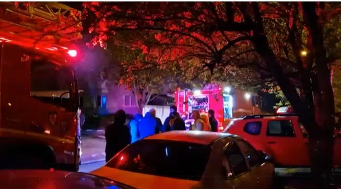 Incendiu cu mari degajări de fum la un apartament din Sectorul 1, Bucureşti | Mai mulţi locatari au fost evacuaţi 829276