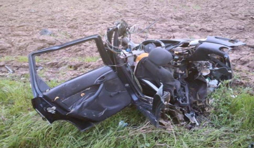 "Dumnezeu să-i ierte": Doi tineri români au murit pe loc în prima zi de Paște. Mașina în care se aflau s-a rupt pe jumătate, în Italia 829215