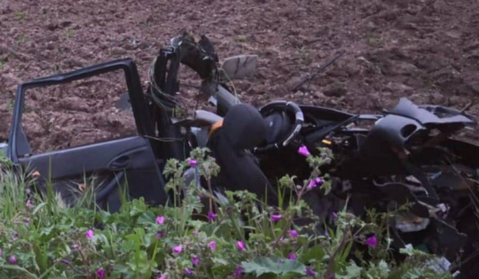 "Dumnezeu să-i ierte": Doi tineri români au murit pe loc în prima zi de Paște. Mașina în care se aflau s-a rupt pe jumătate, în Italia 829218