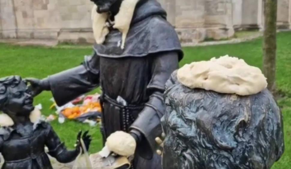 Cetatea din Alba Iulia, vandalizată cu aluat din gunoiul unui magazin 829358