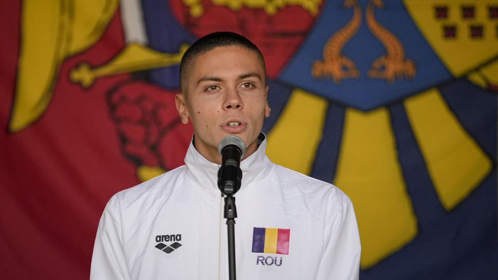 David Popovici nu ştie cât este de bogat: "Eu nu vreau să ştiu câţi bani câştig pe lună" 829471