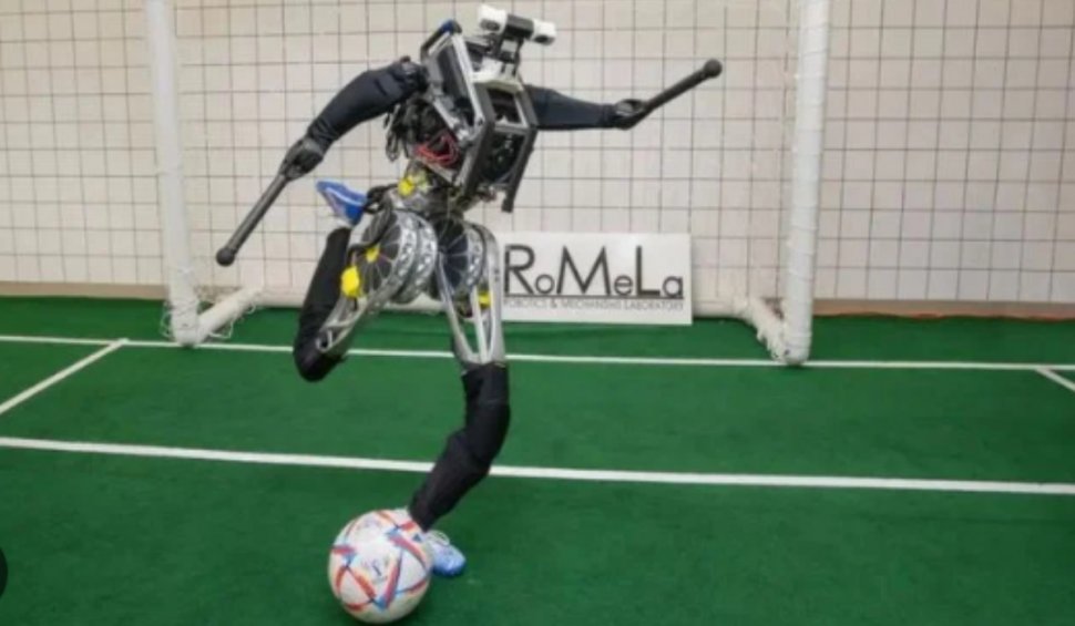 El este Artemis, un robot umanoid pregătit să intre pe teren pentru a juca fotbal