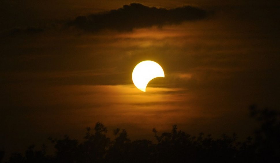 Horoscop 20 aprilie 2023, eclipsa de Soare hibridă. Surprize majore pentru Fecioare şi Săgetători
