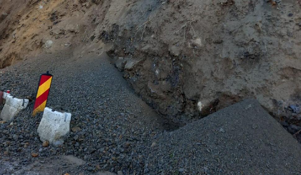 Circulația pe centura Călimănești, închisă din nou din cauza căderilor de piatră de pe versanți  829533