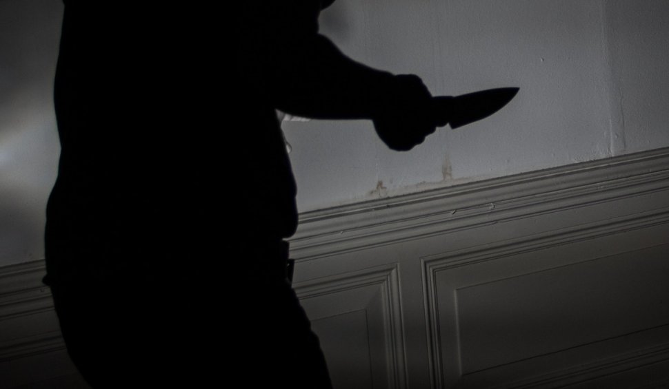 Motivul pentru care elevul din Bacău și-a amenințat profesorul de sport cu cuțitul