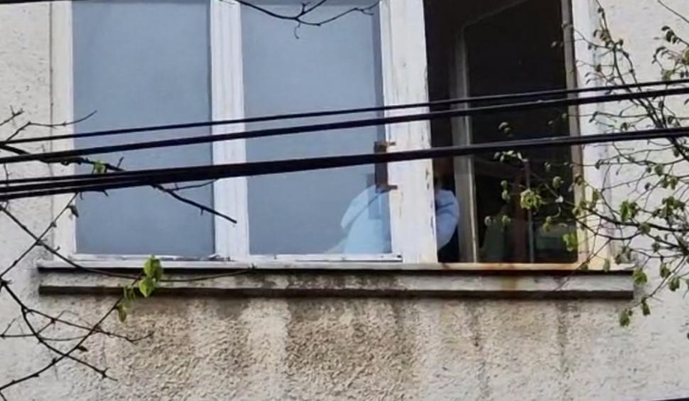 Un copil de doi ani a murit după ce a căzut de la etajul patru al unui bloc din Ploiești 829639