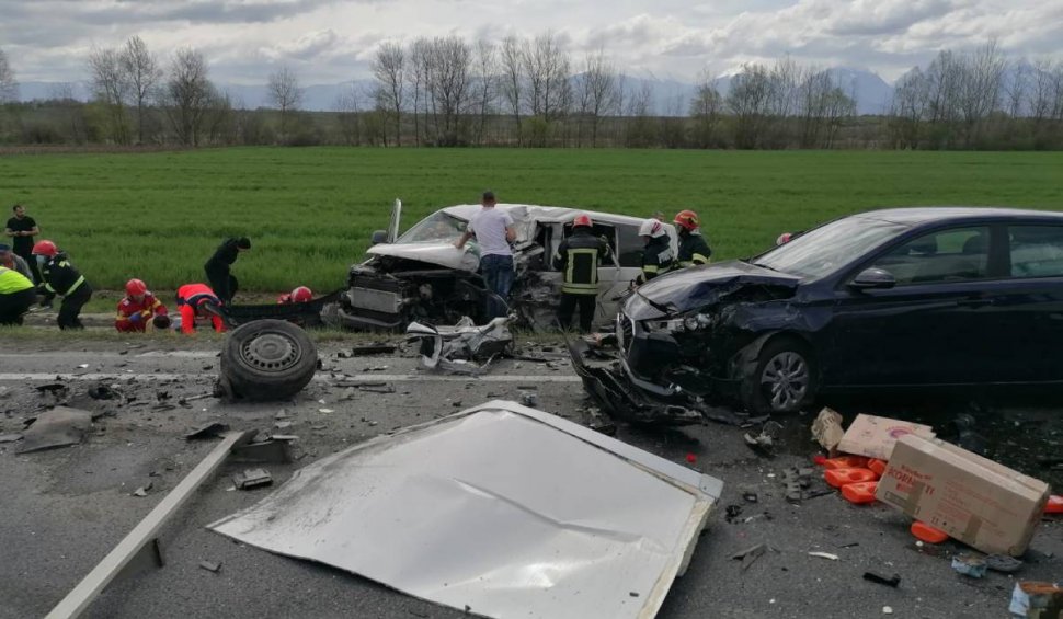 Accident teribil cu patru mașini pe DN1, în Brașov. Șapte persoane au fost rănite