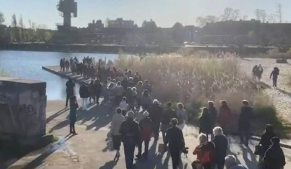 "De cinci zile inima mea este frântă. Am plâns mult și nu sunt singura". Belgia, în lacrimi după moartea lui Raul, băiețelul român, aruncat pe fundul apei 829762