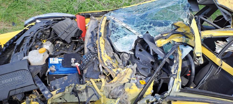 Mașină spulberată de tren în Vaslui: Cel puțin două victime, inclusiv un copil de şapte ani 830102