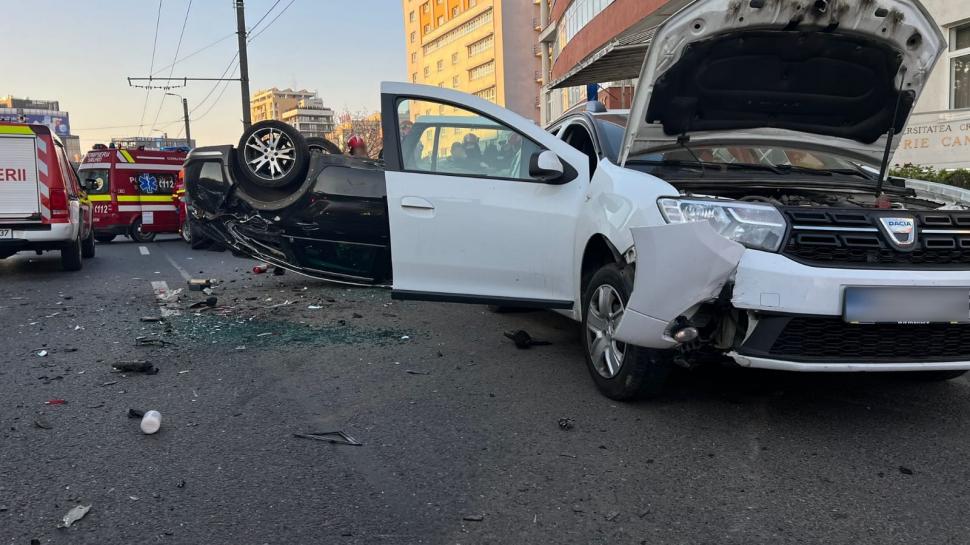 Carambol cu o autospecială a Poliției și alte trei mașini, în Cluj-Napoca: Șase răniți, printre care și doi polițiști 830157