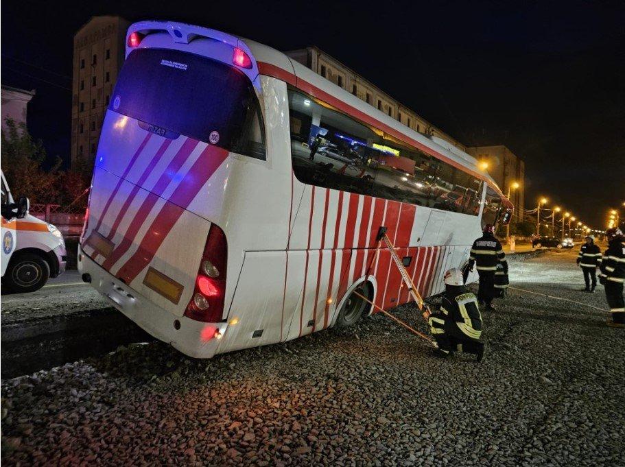 Un autocar cu 55 de pelerini a derapat pe o stradă din Alba 830466