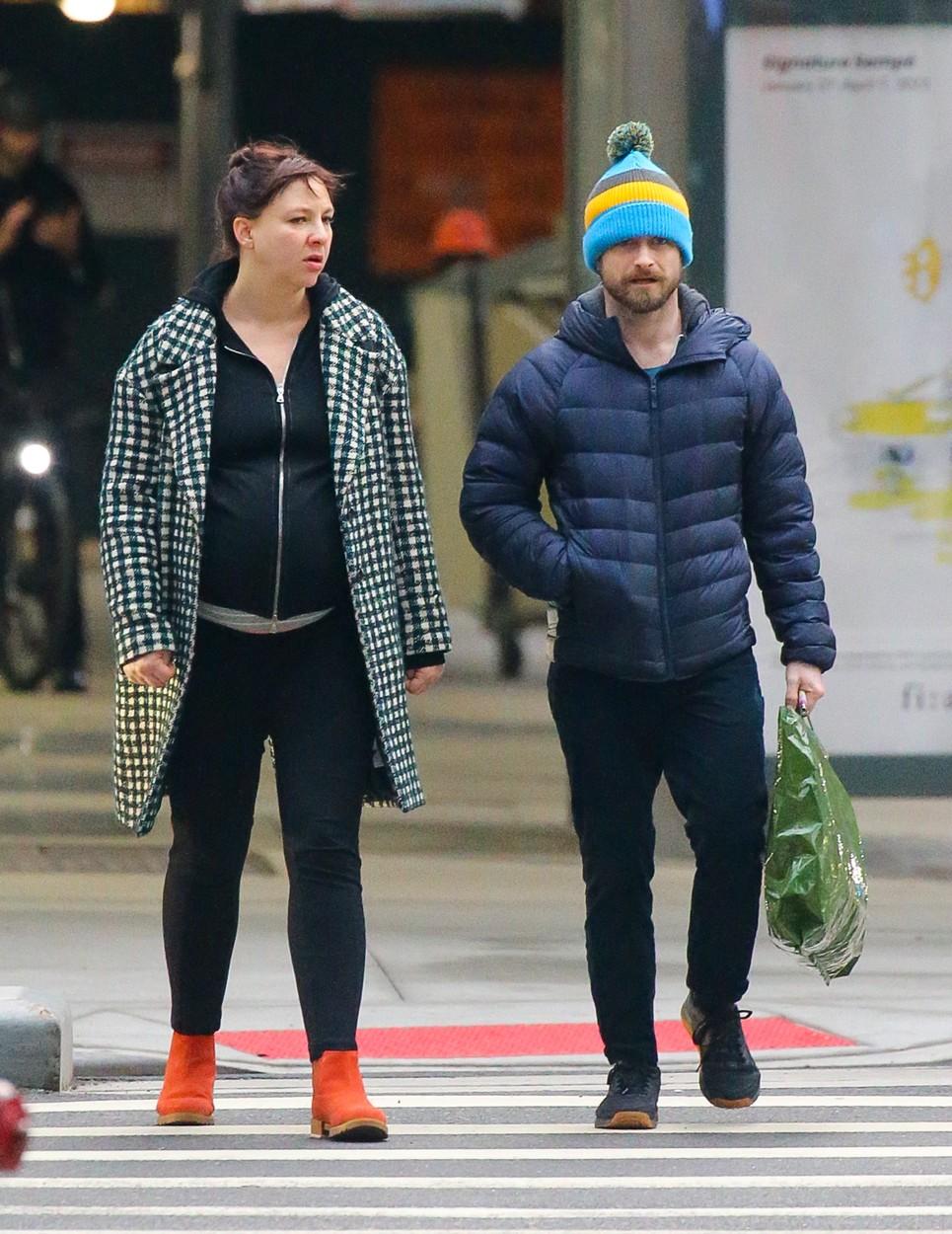 Daniel Radcliffe, actorul din Harry Potter, a devenit tată. Primele imagini cu familia lui 830471