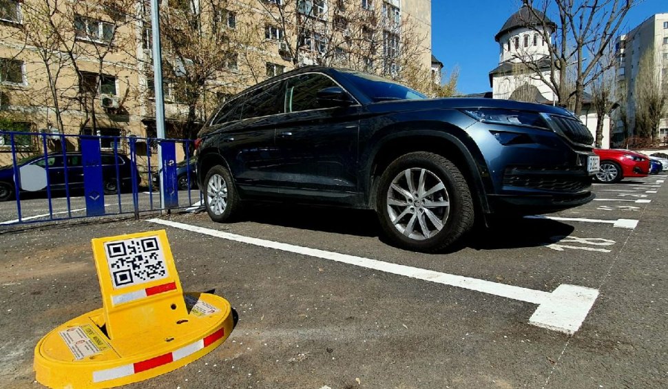 Primăria a montat, în Sectorul 4, dispozitive smart pentru împiedicarea şoferilor să parcheze pe locurile plătite