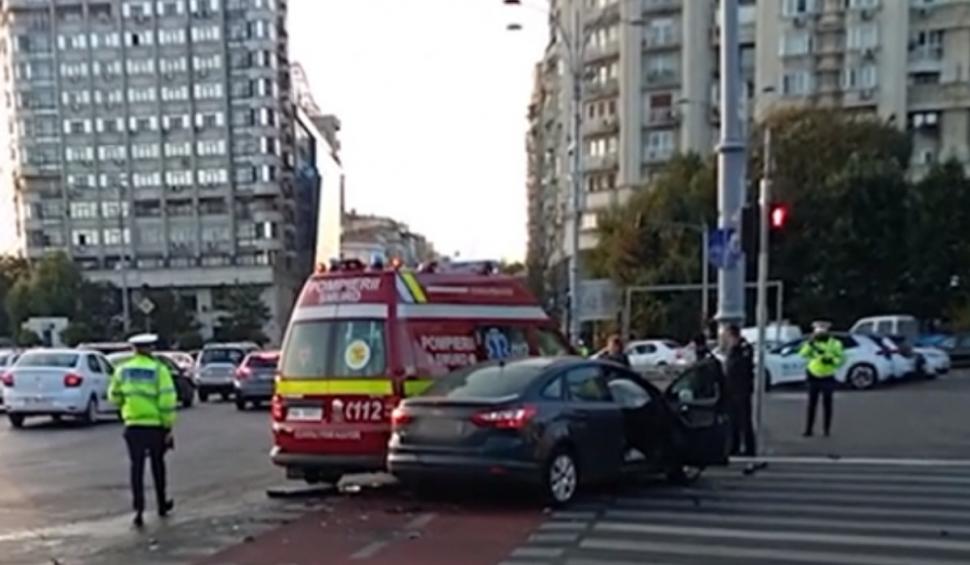 Cum au încercat angajaţii SMURD să convingă o femeie că este vinovată într-un accident rutier, în Bucureşti 830650