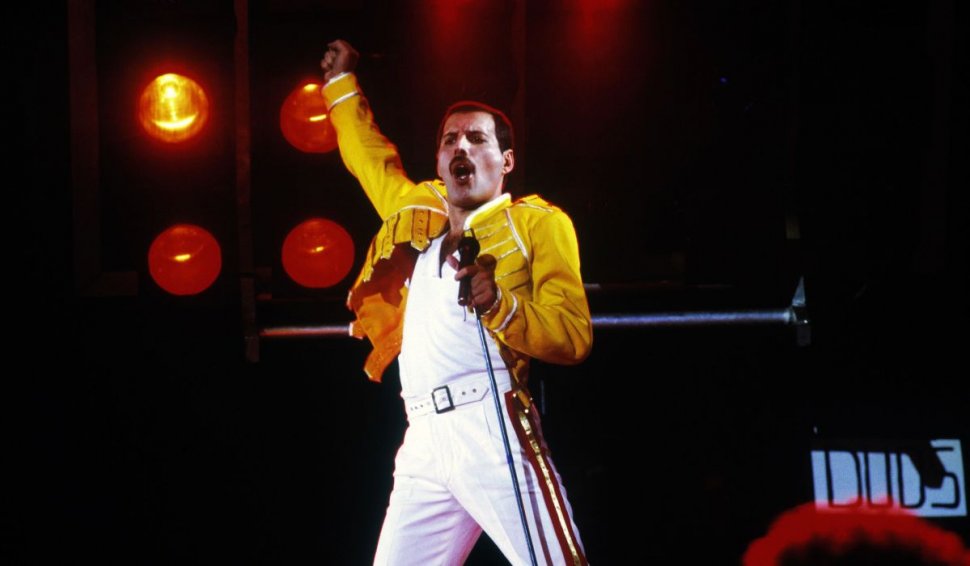 Colecția lui Freddie Mercury, scoasă la licitație la Londra | Cu cât se vinde pieptănul pentru mustață al regretatului artist