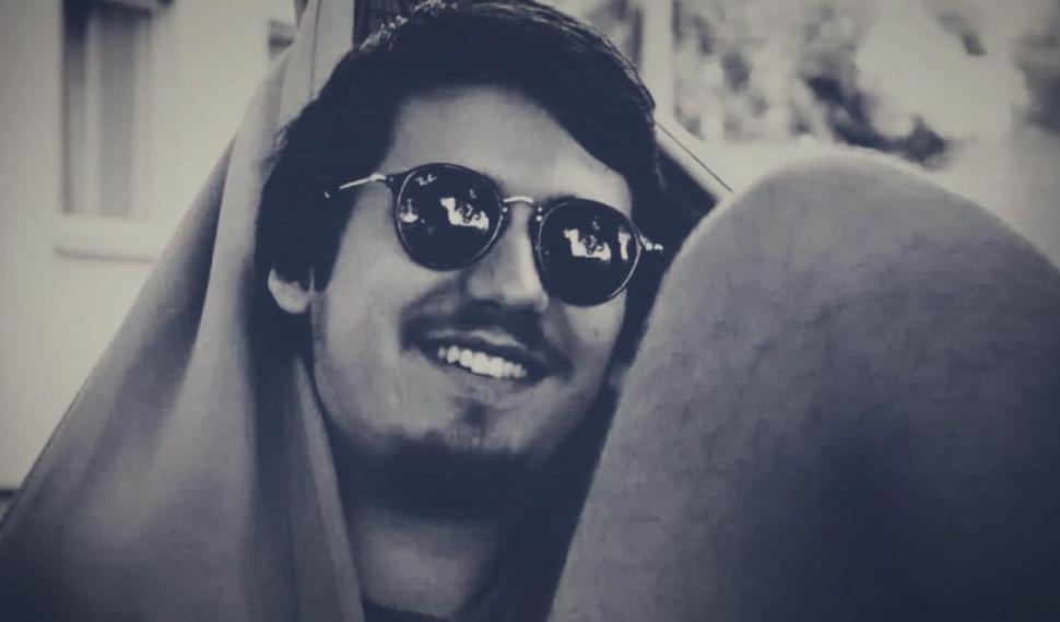 El este Cosmin, studentul de 20 de ani găsit mort într-o cameră de cămin din București. Tatăl tânărului: "Nu ştiu ce să cred" 830515