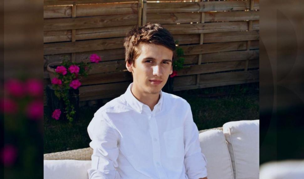 El este Cosmin, studentul de 20 de ani găsit mort într-o cameră de cămin din București. Tatăl tânărului: "Nu ştiu ce să cred" 830518