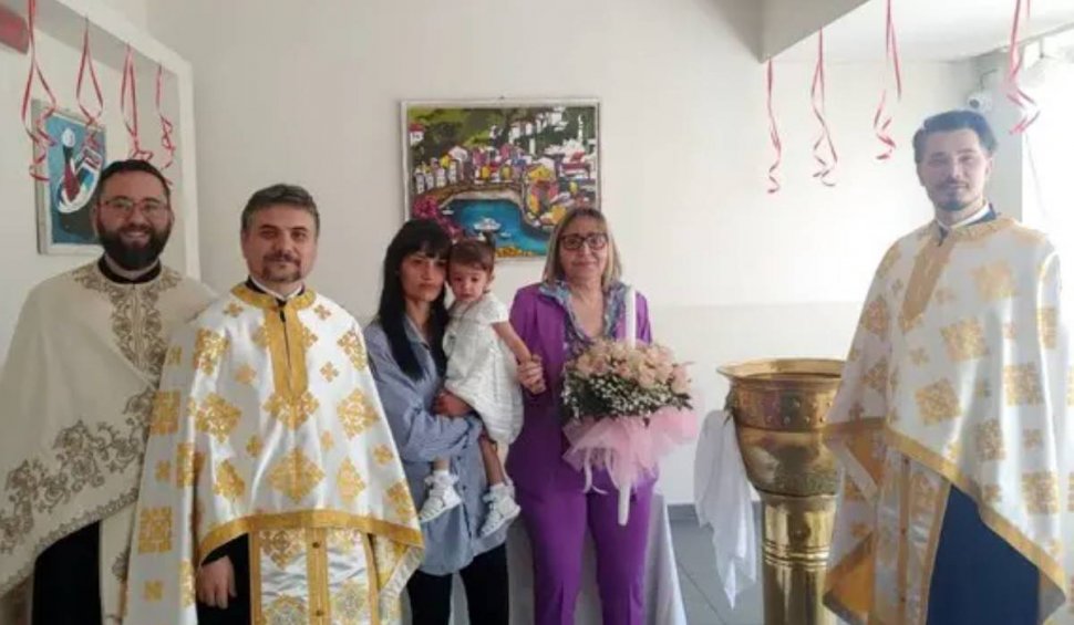 O fetiță româncă a fost botezată într-un penitenciar din Torino. Unul dintre preoți a ales să îi fie naș