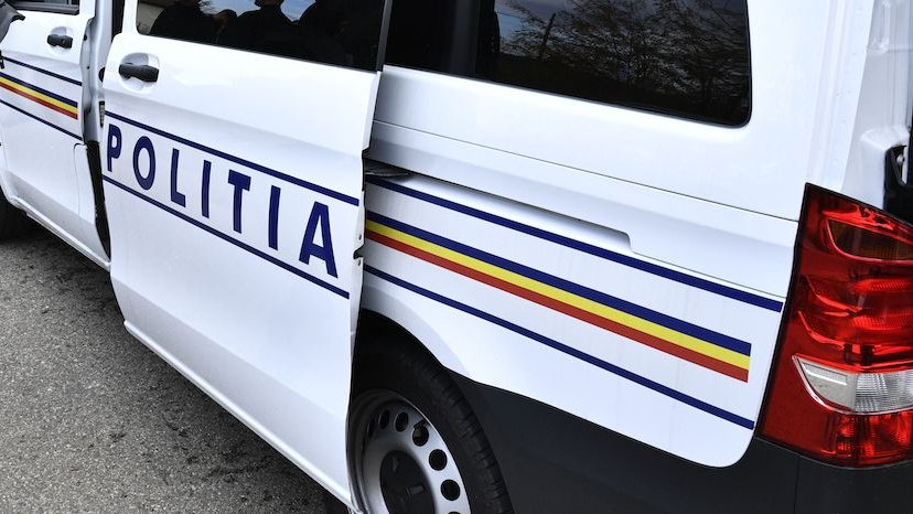 Un bărbat a încercat să transporte droguri din Marea Britanie în România. Cum a fost prins