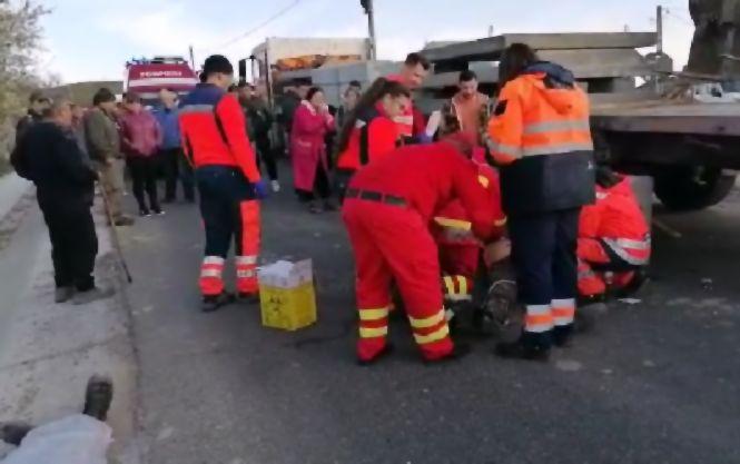 Doi muncitori au murit striviţi de un stâlp, pe un şantier din Bacău 830887