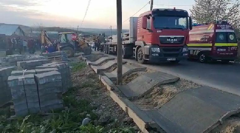 Doi muncitori au murit striviţi de un stâlp, pe un şantier din Bacău 830889